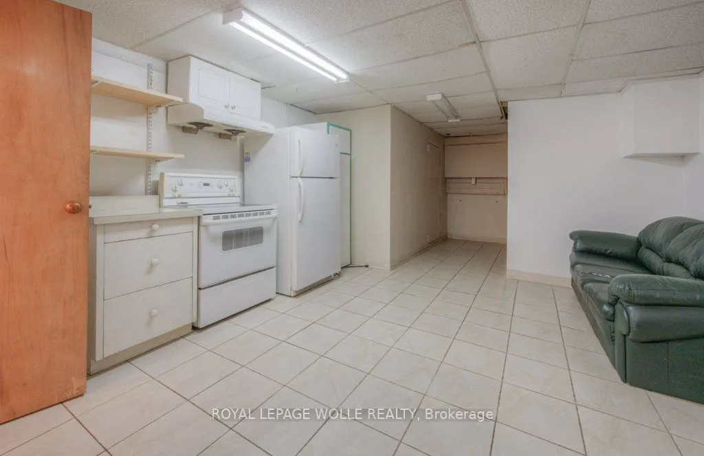 230 Highland Road W