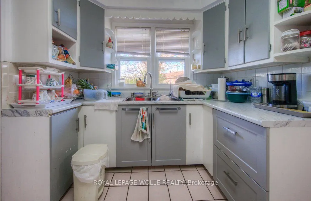 230 Highland Road W
