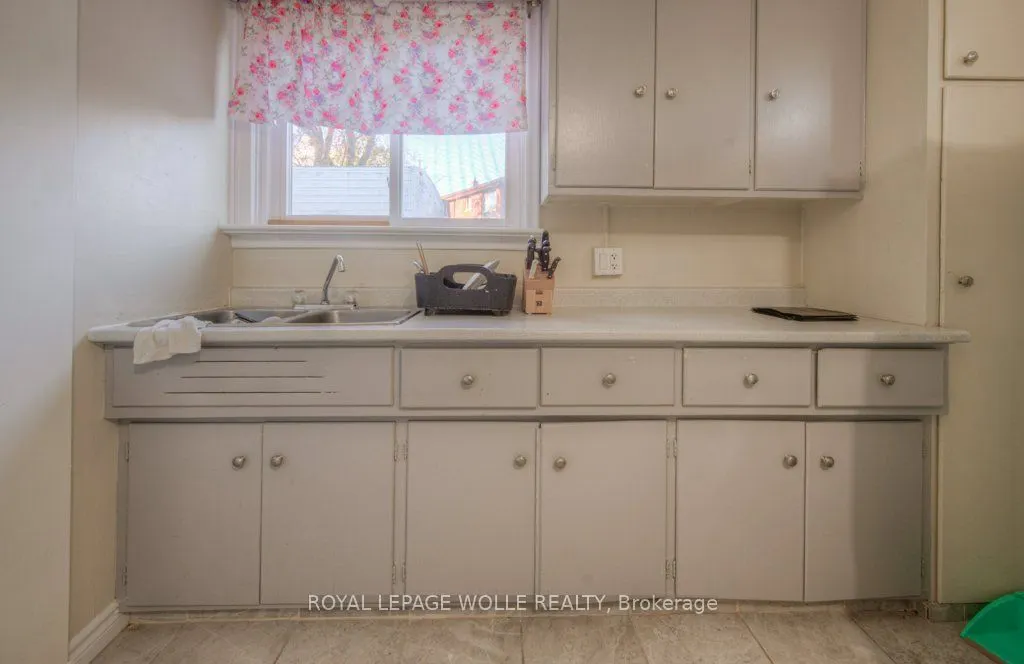 230 Highland Road W