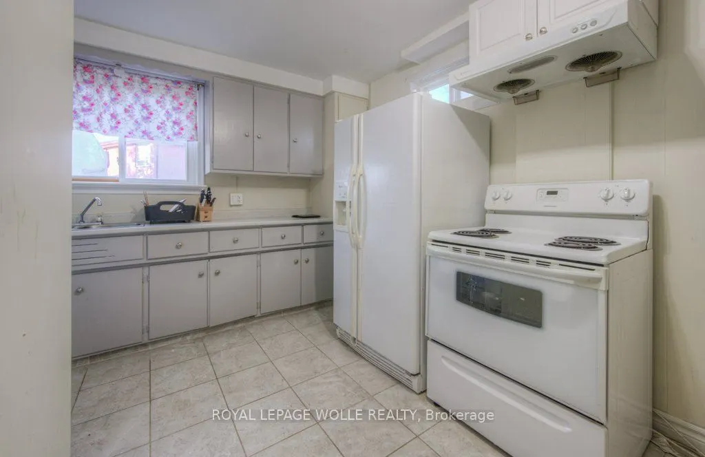 230 Highland Road W
