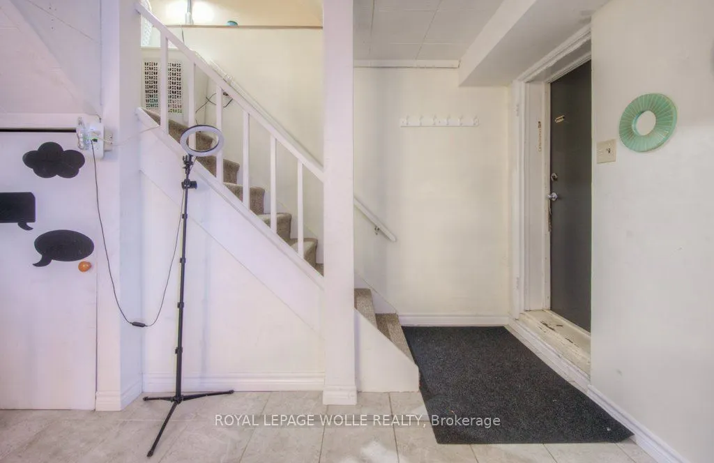 230 Highland Road W