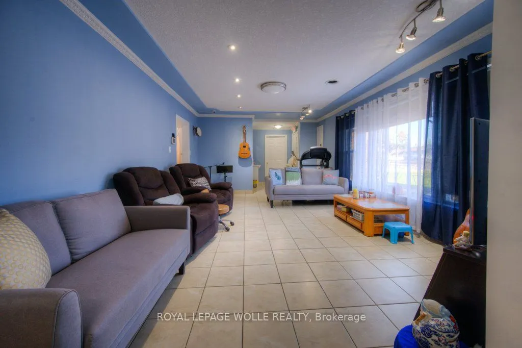 230 Highland Road W
