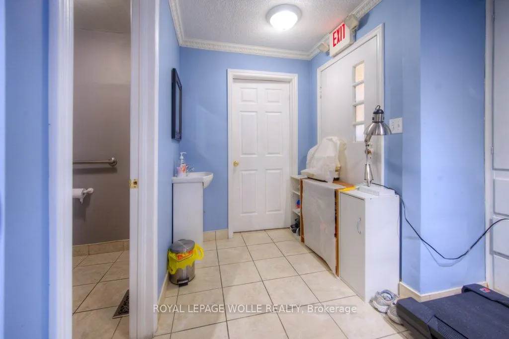 230 Highland Road W