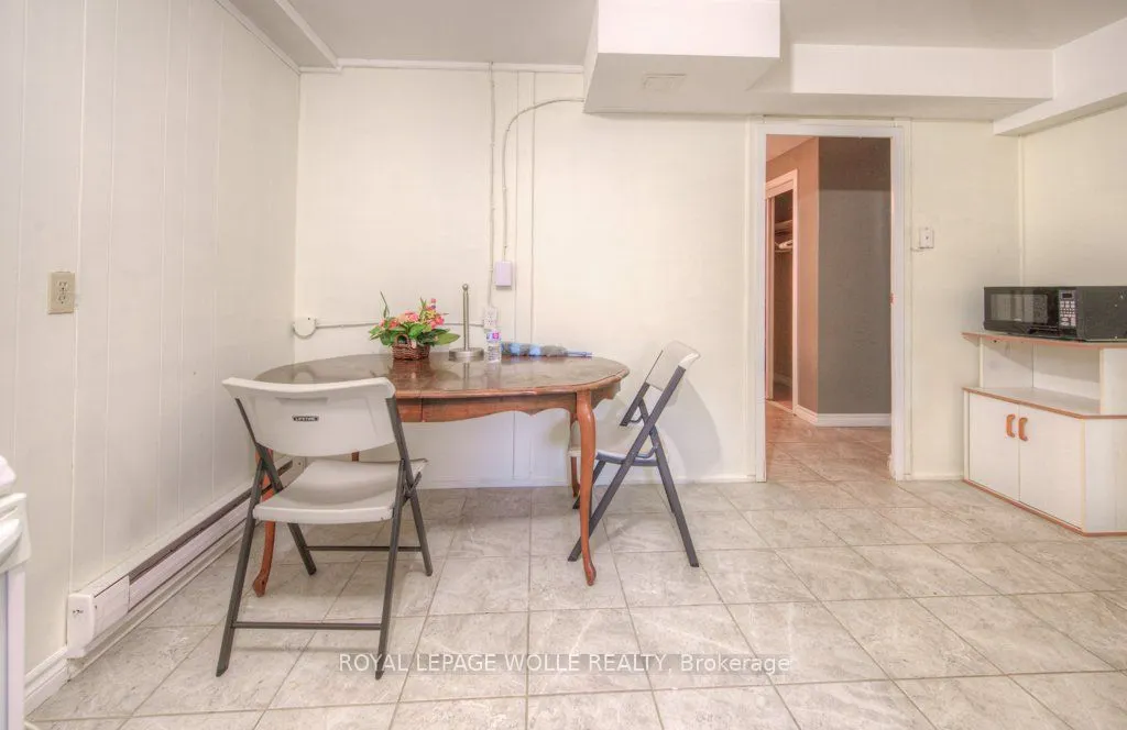 230 Highland Road W