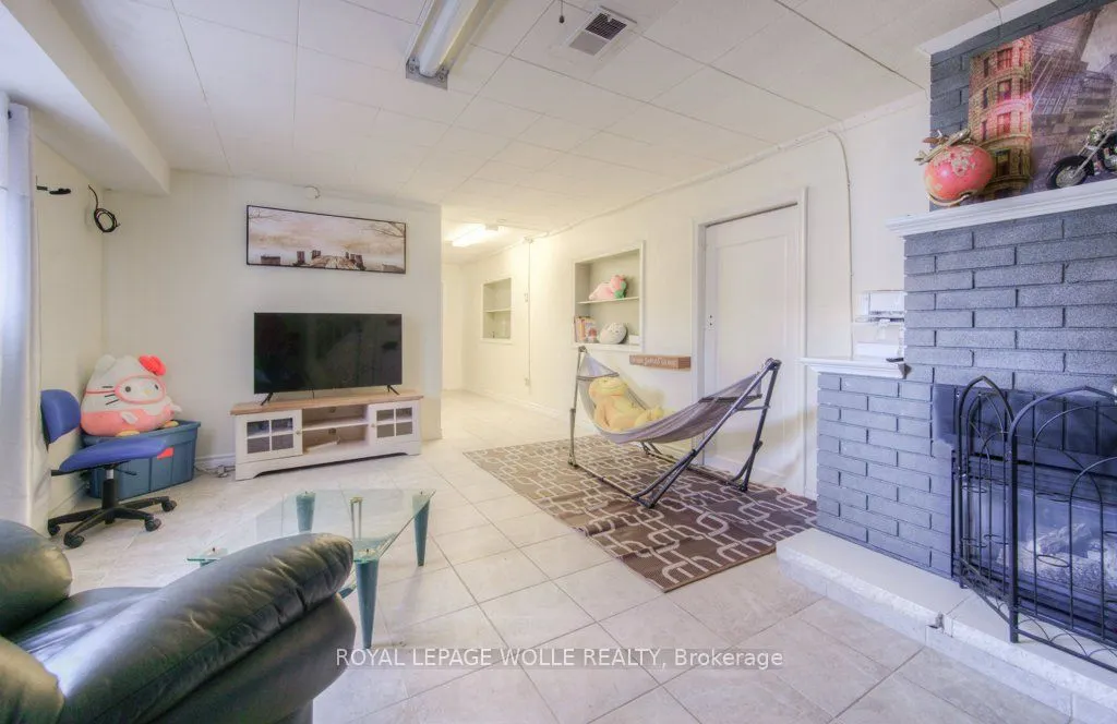 230 Highland Road W