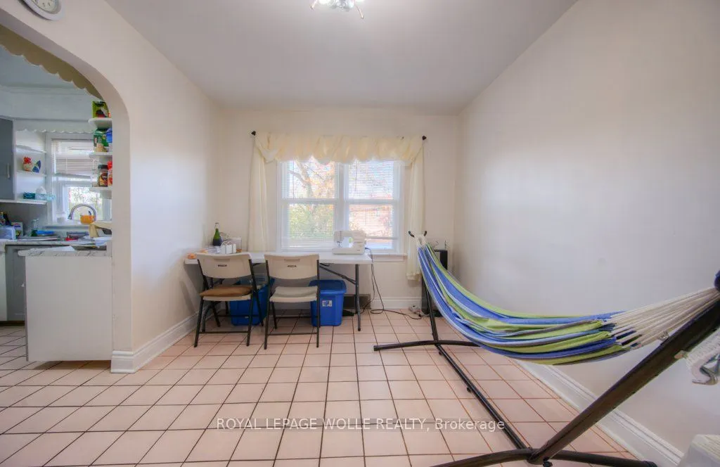 230 Highland Road W
