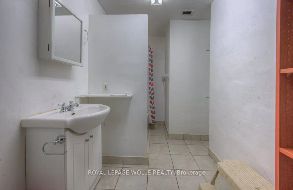 230 Highland Road W