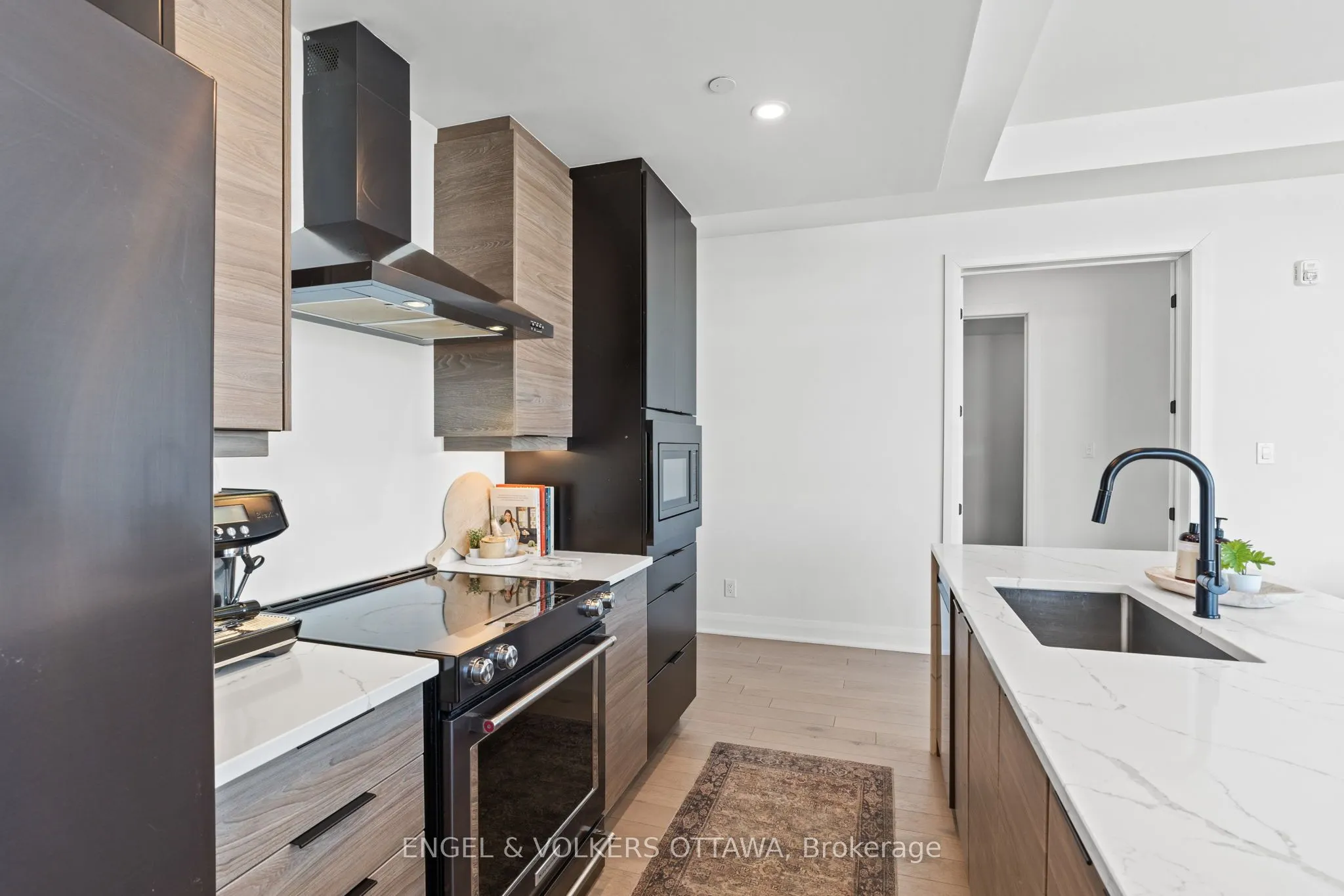 100 Cortile Private #301