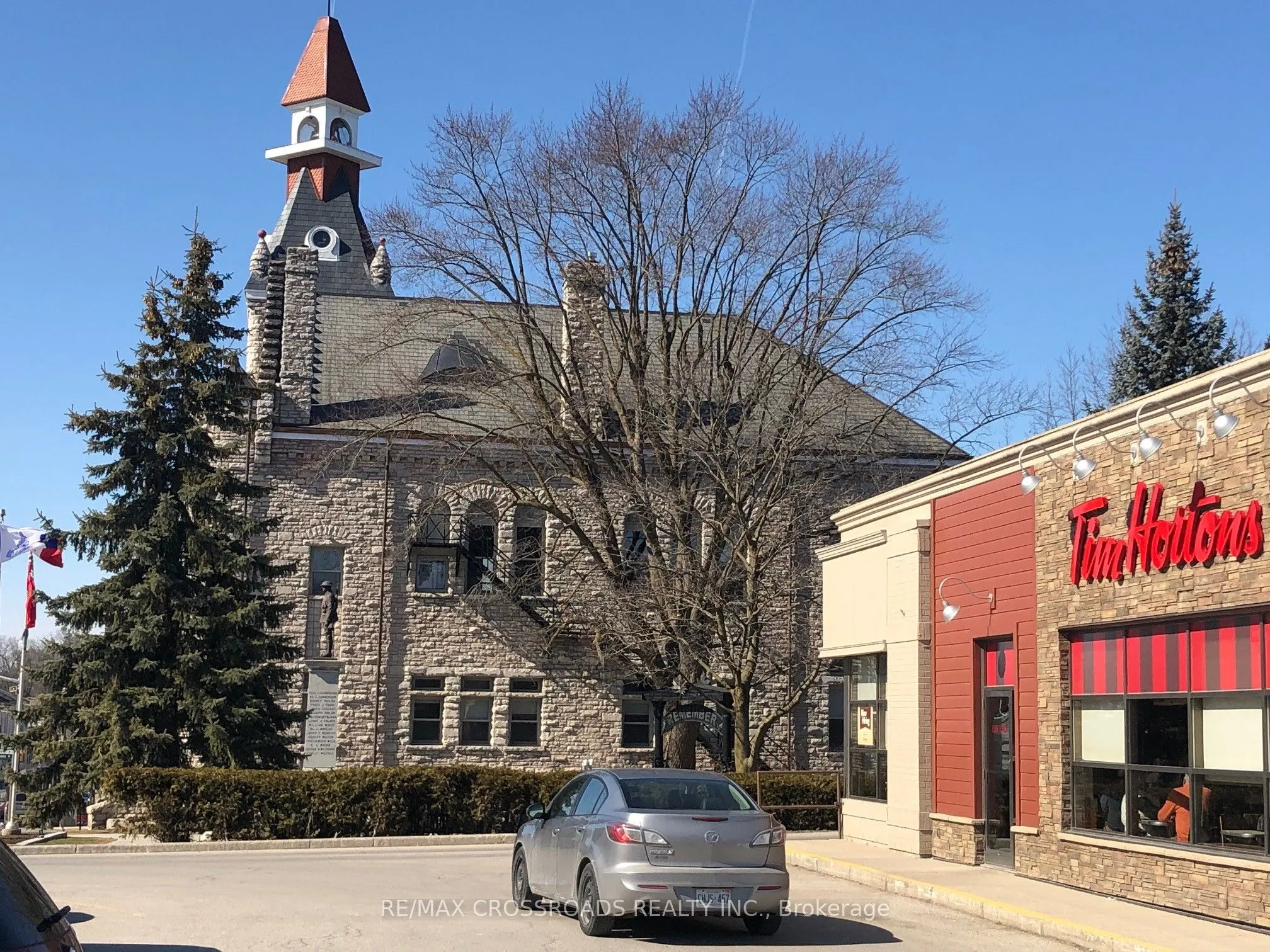 202-204 Queen Street E