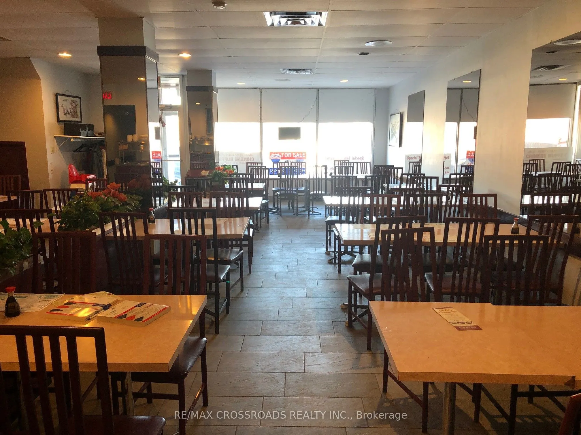 202-204 Queen Street E
