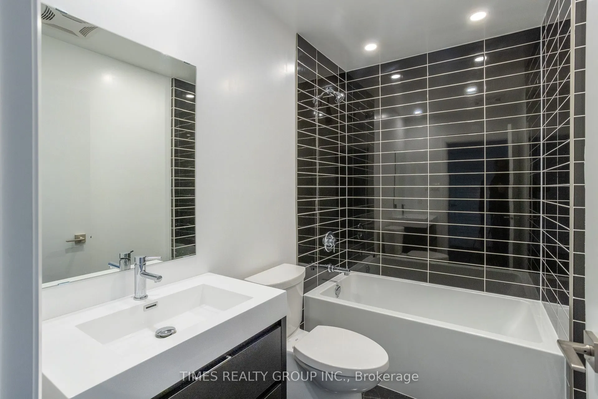 195 HUNTER Street E, #307