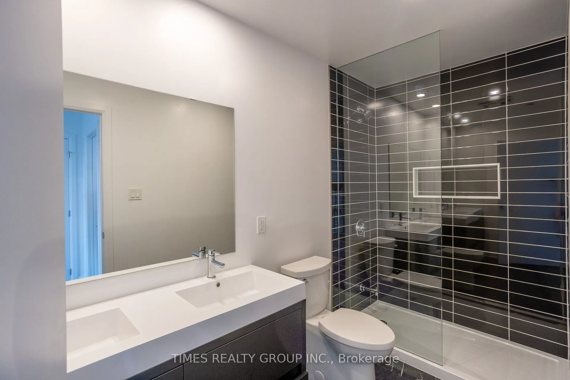 195 HUNTER Street E, #307