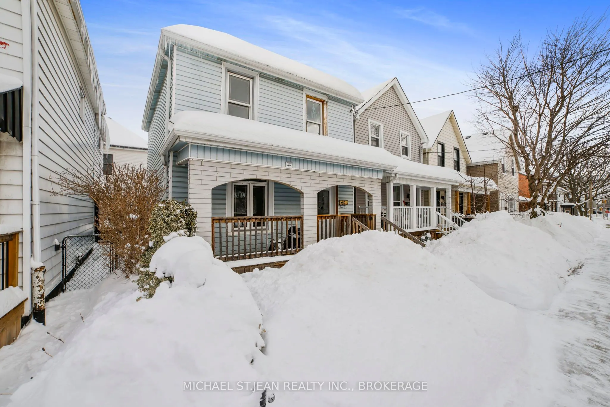 32 Picton Street W