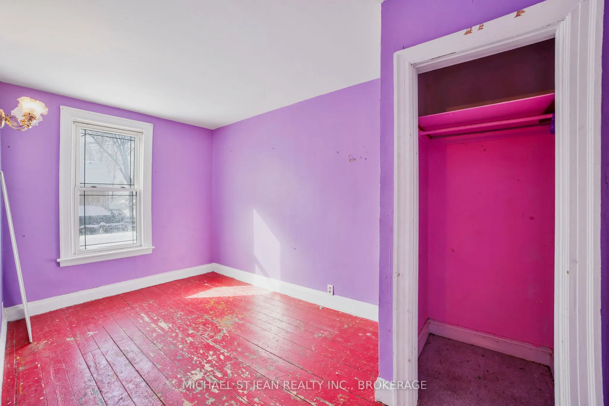 32 Picton Street W