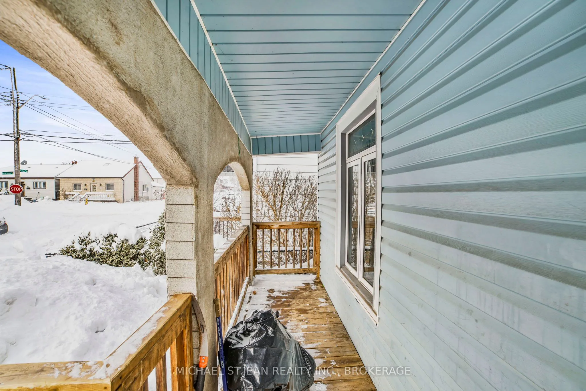 32 Picton Street W