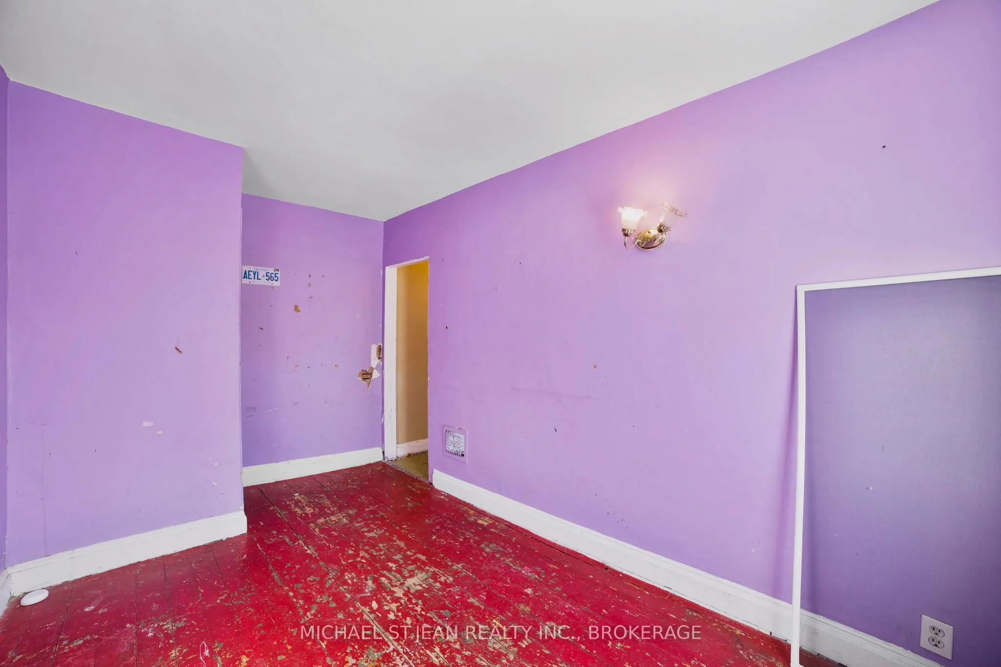 32 Picton Street W