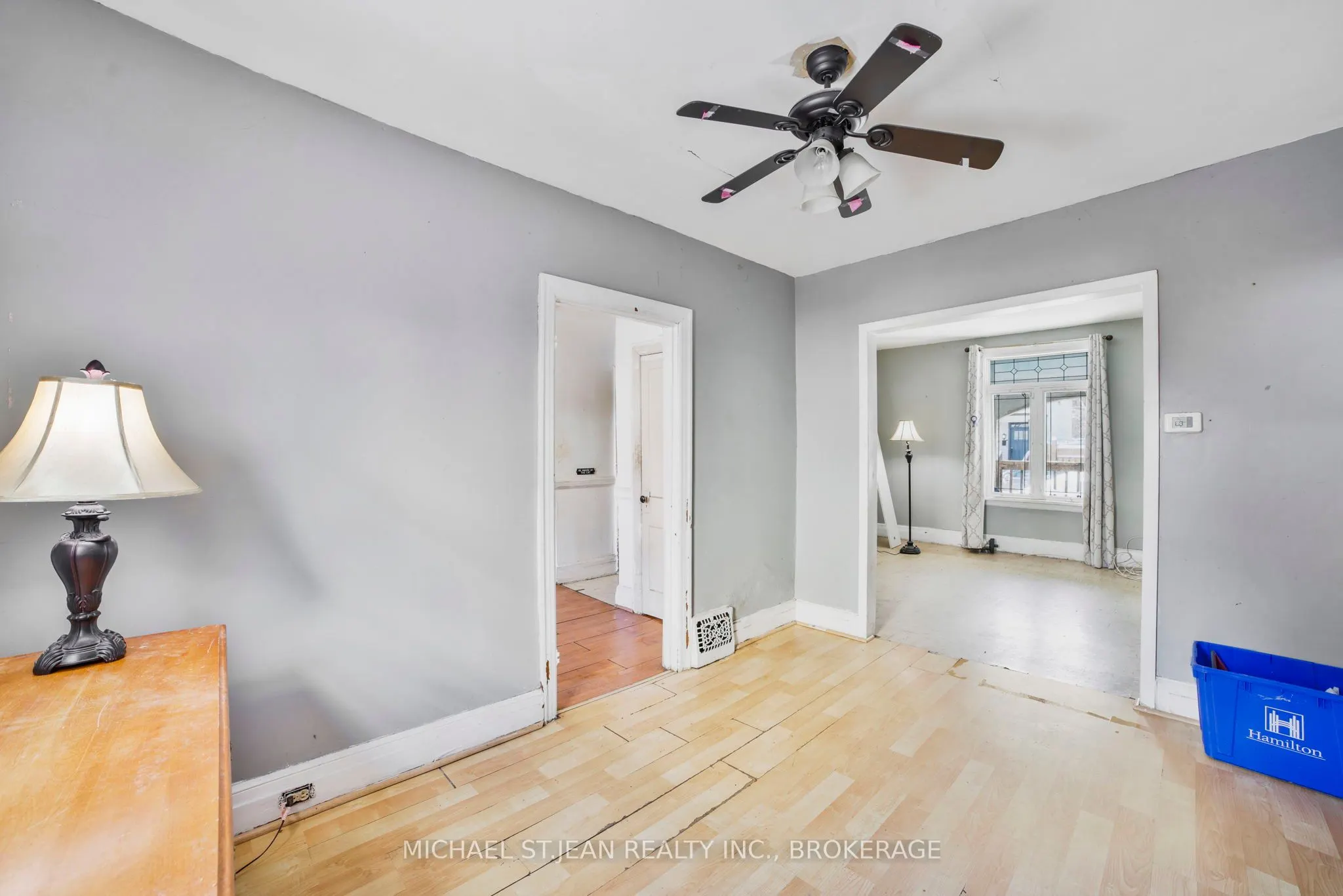 32 Picton Street W