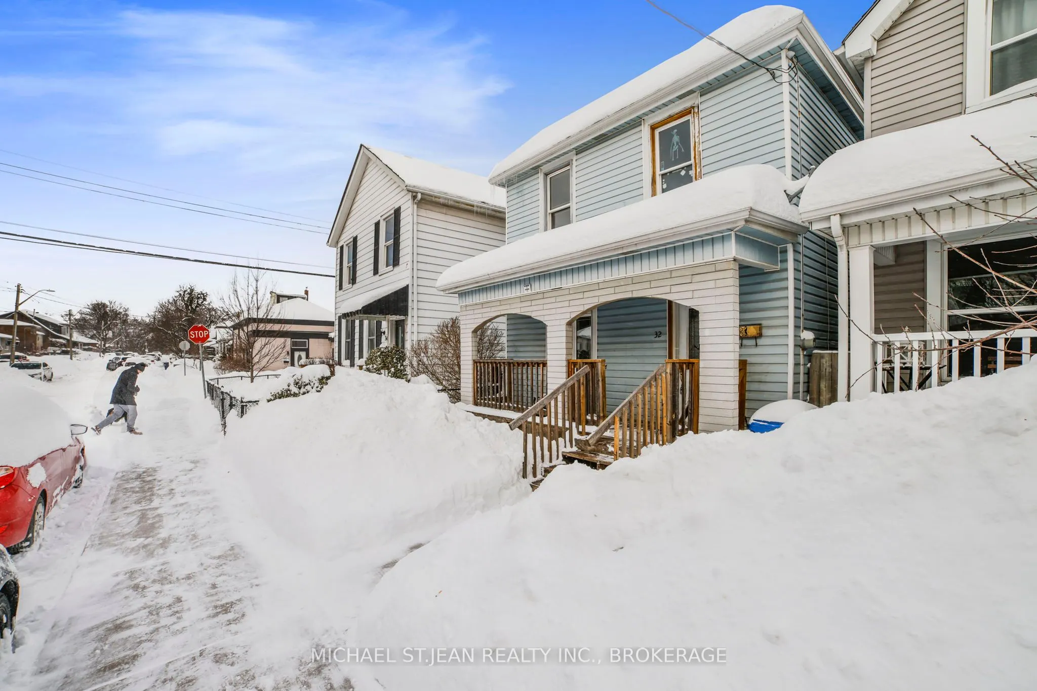 32 Picton Street W