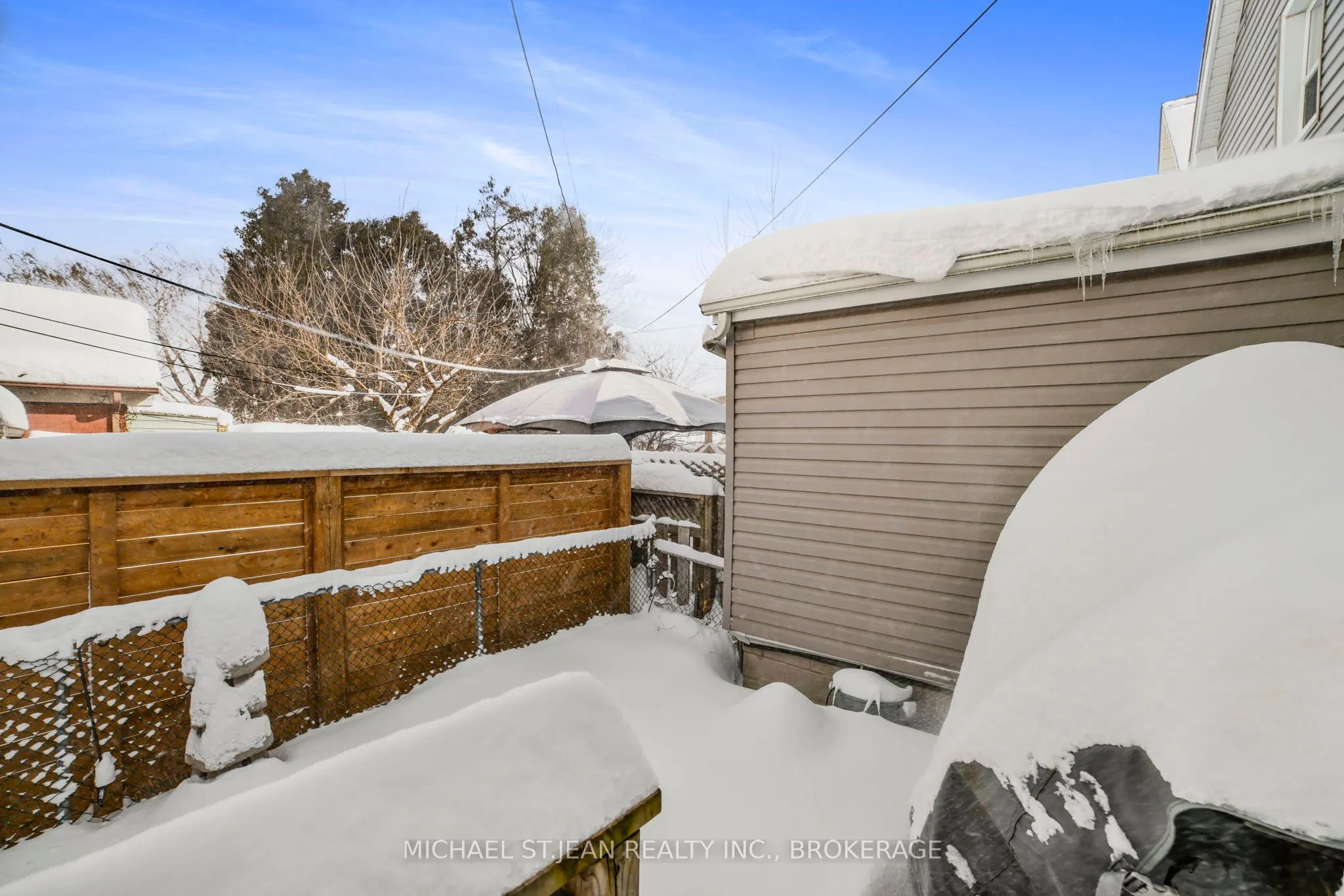32 Picton Street W