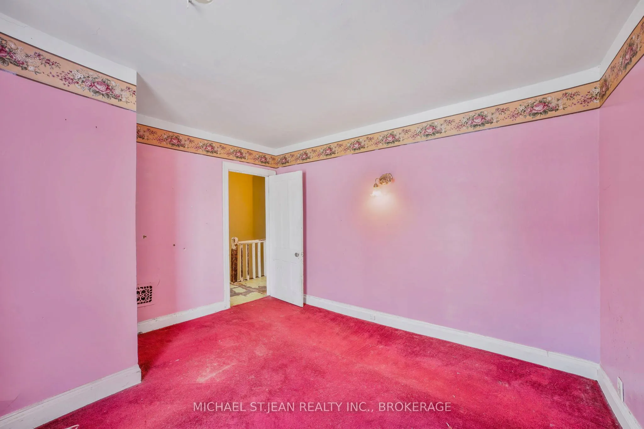 32 Picton Street W