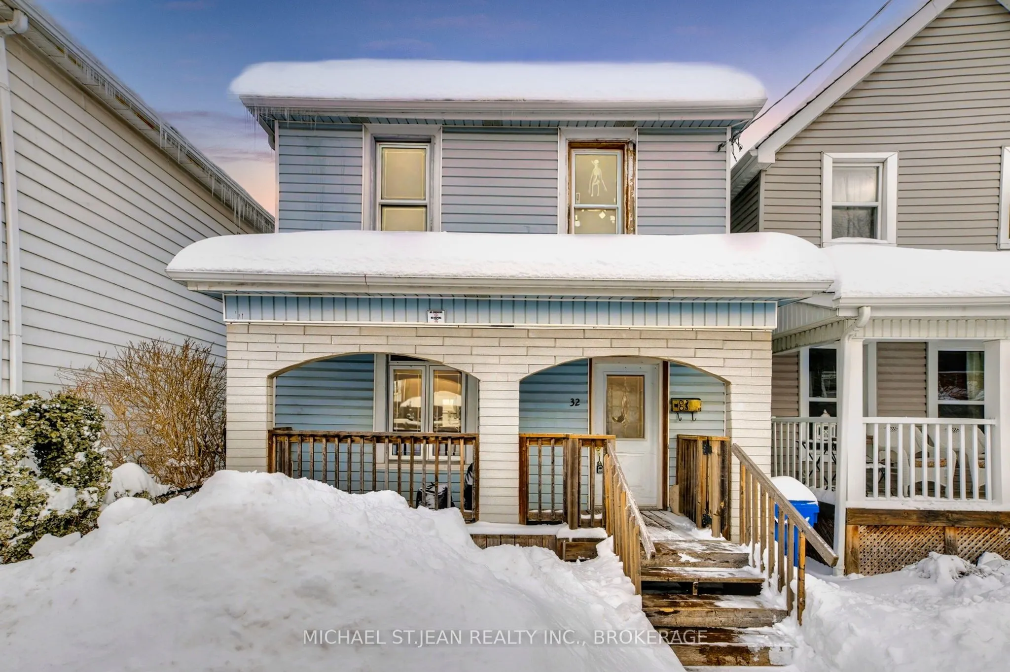 32 Picton Street W