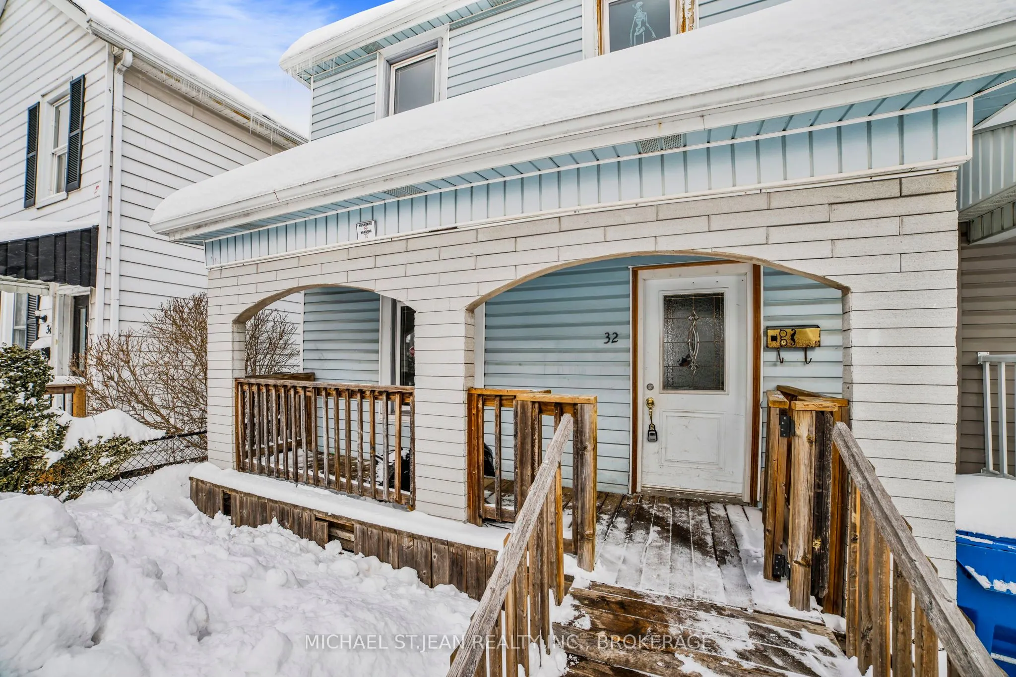 32 Picton Street W