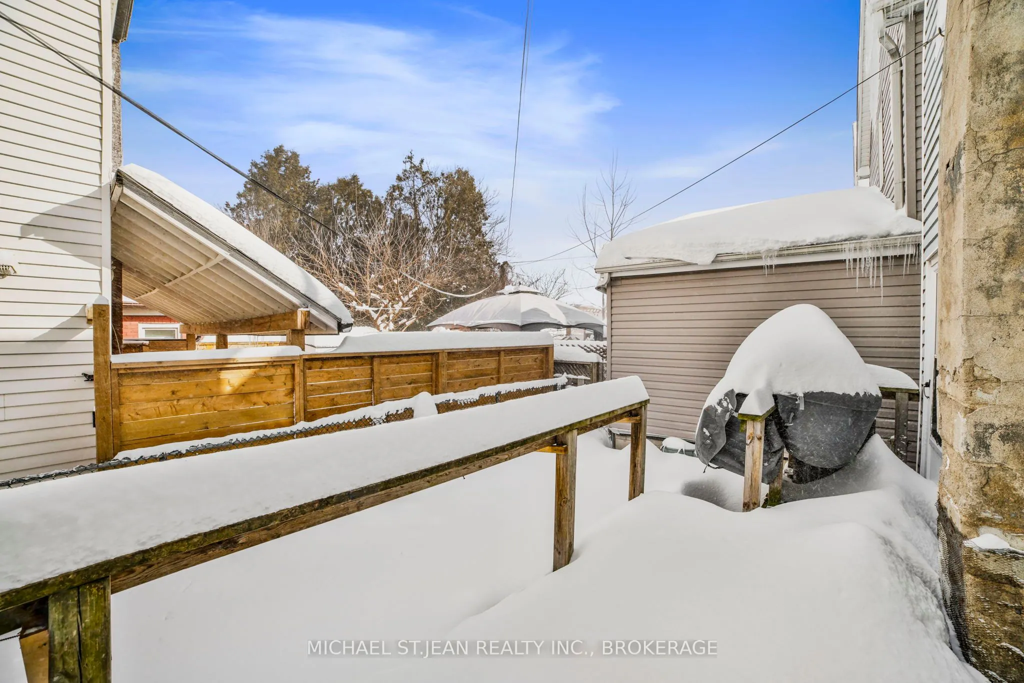 32 Picton Street W