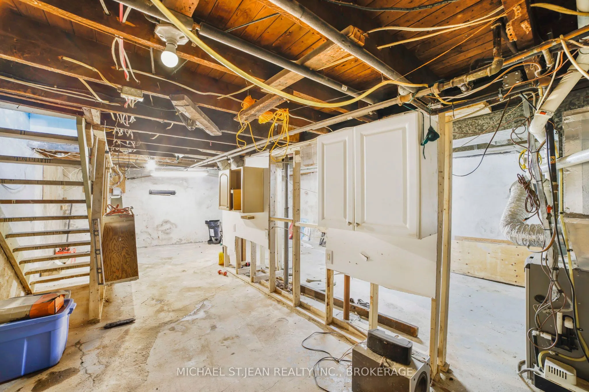 32 Picton Street W