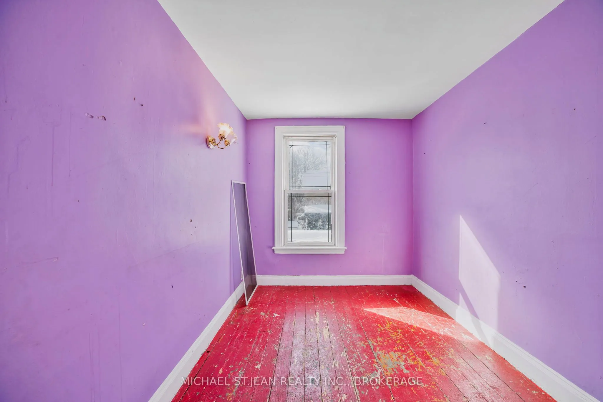 32 Picton Street W
