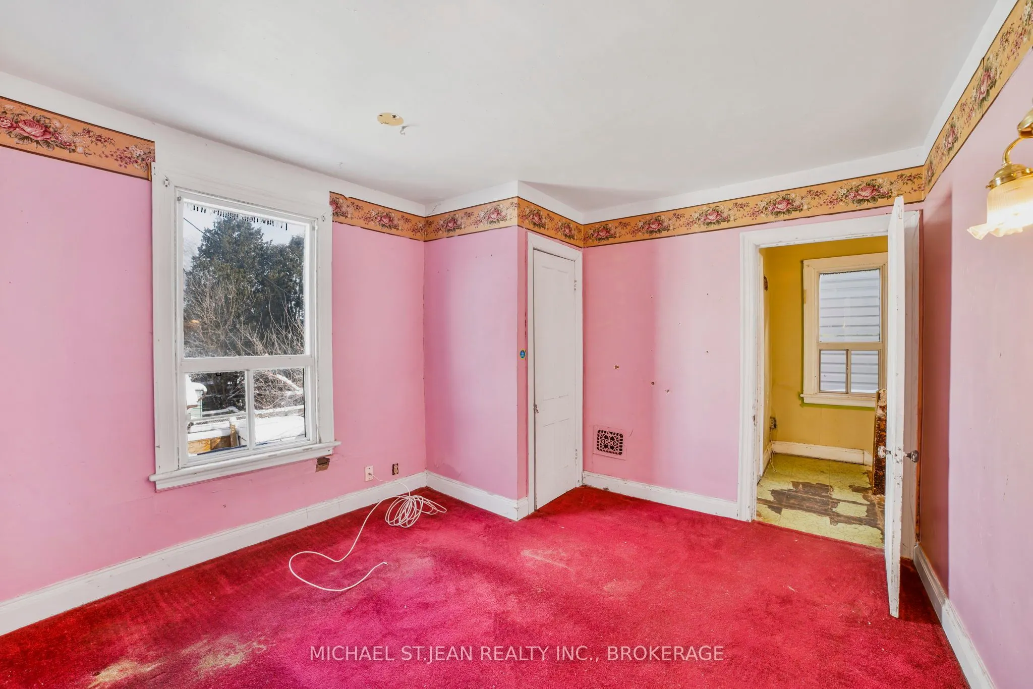 32 Picton Street W