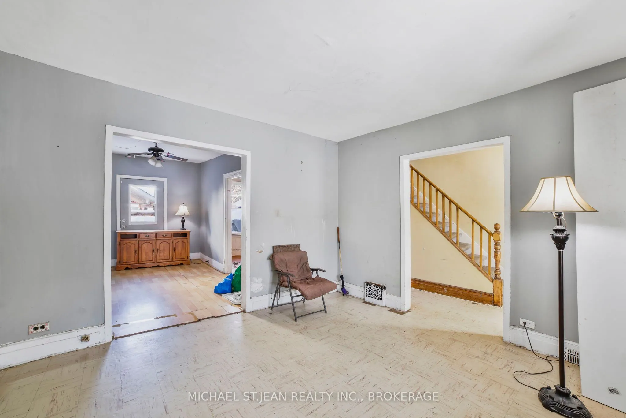 32 Picton Street W