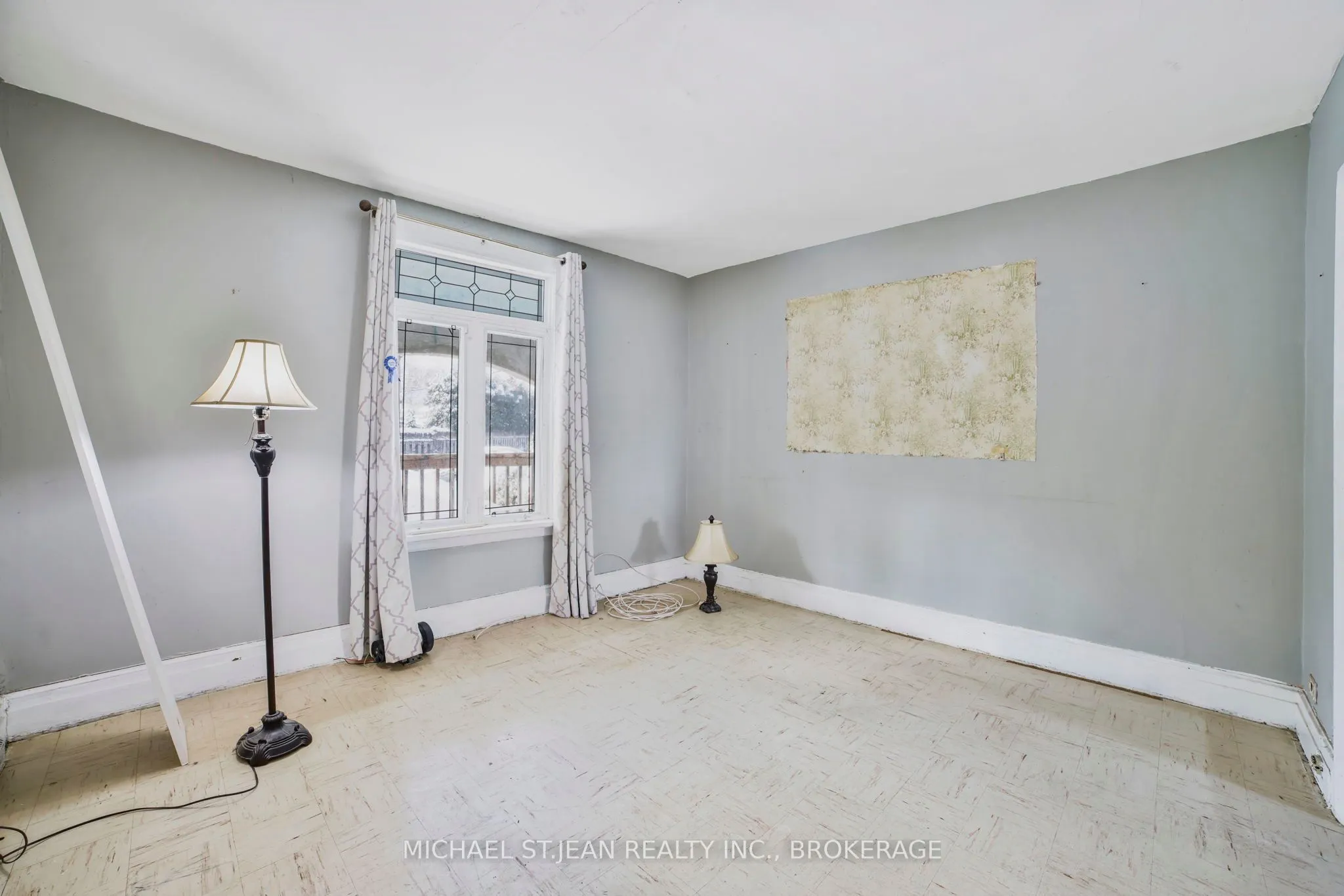 32 Picton Street W