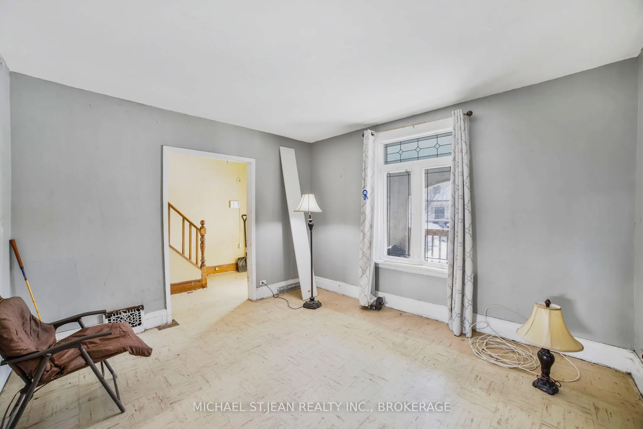 32 Picton Street W