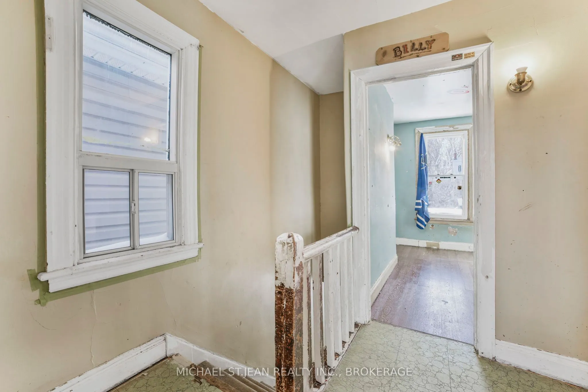 32 Picton Street W