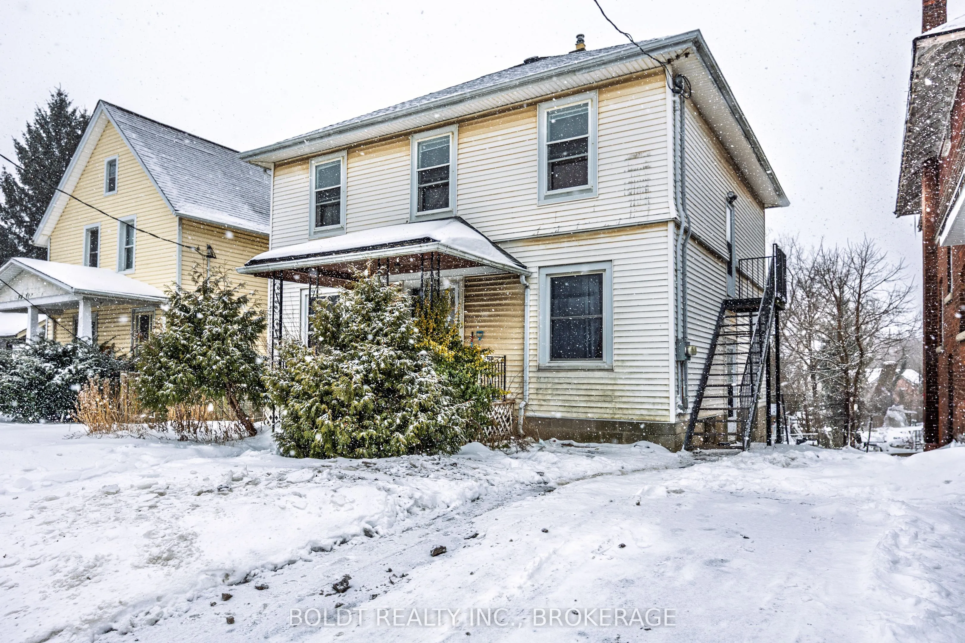 192 Queenston Street