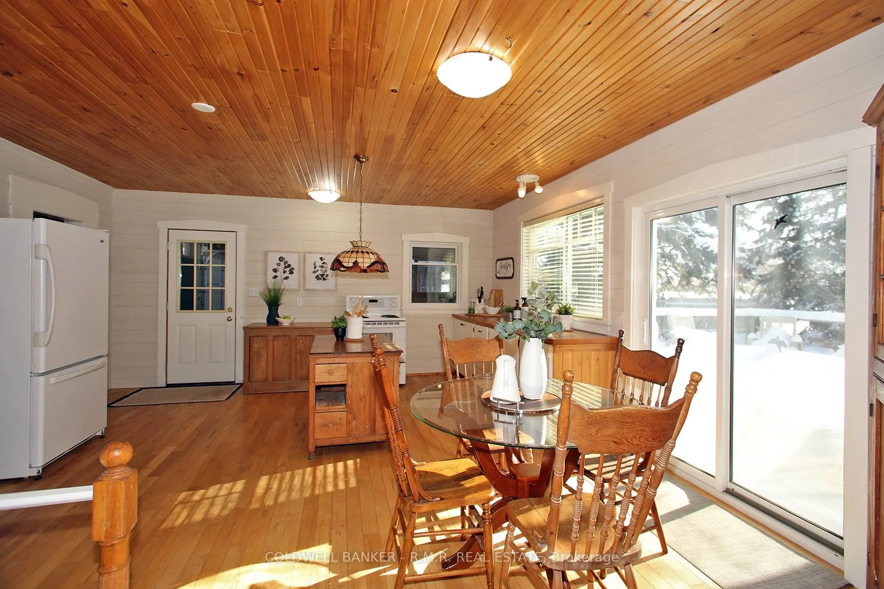 367 Lakeshore Road