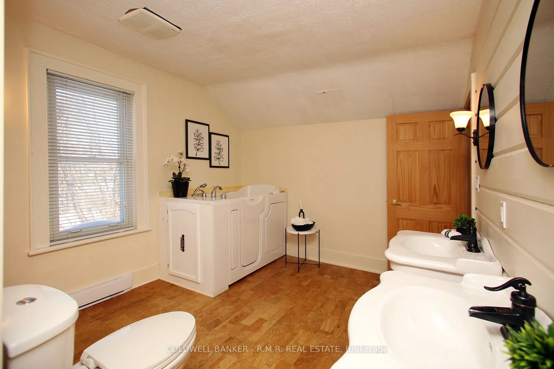 367 Lakeshore Road