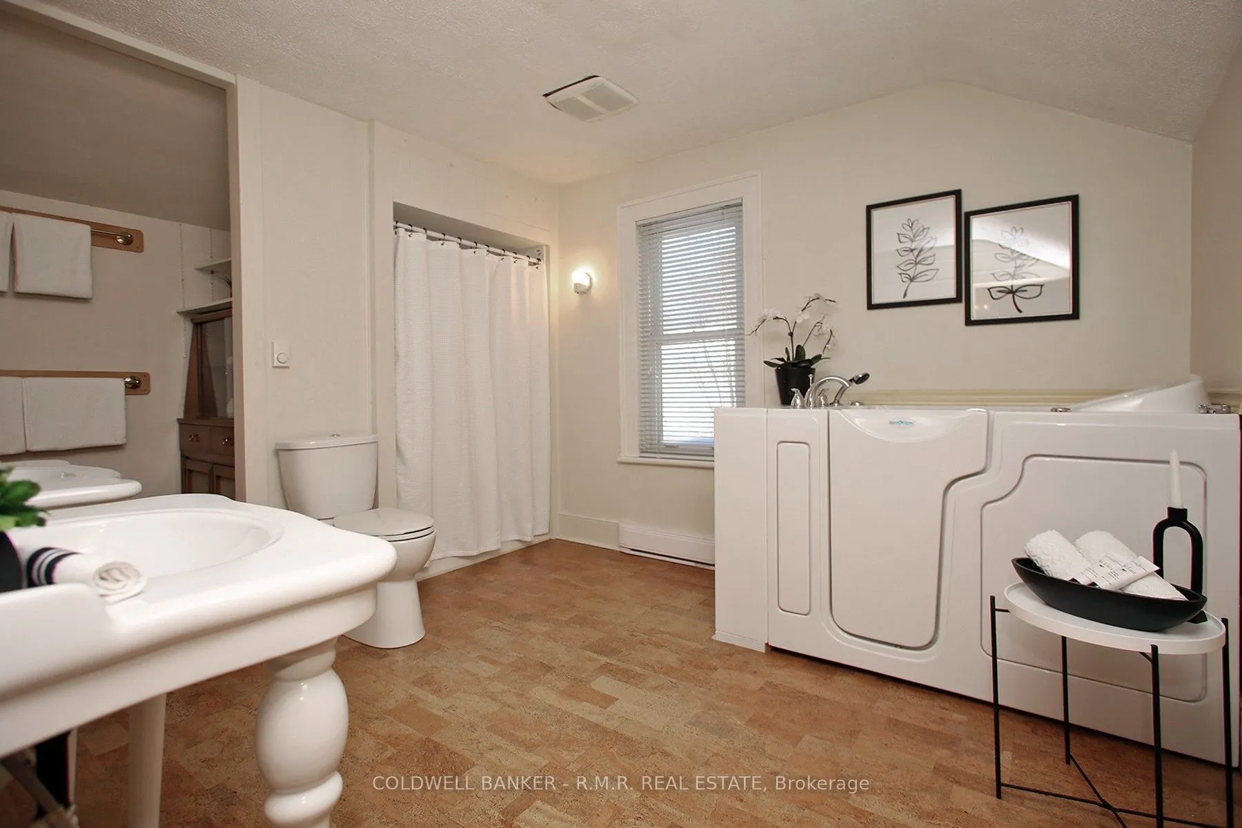 367 Lakeshore Road
