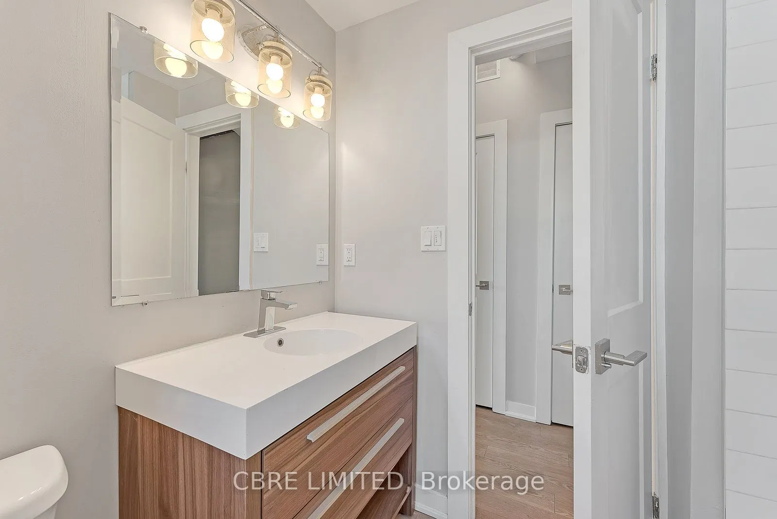 657 Barton Street E, #201