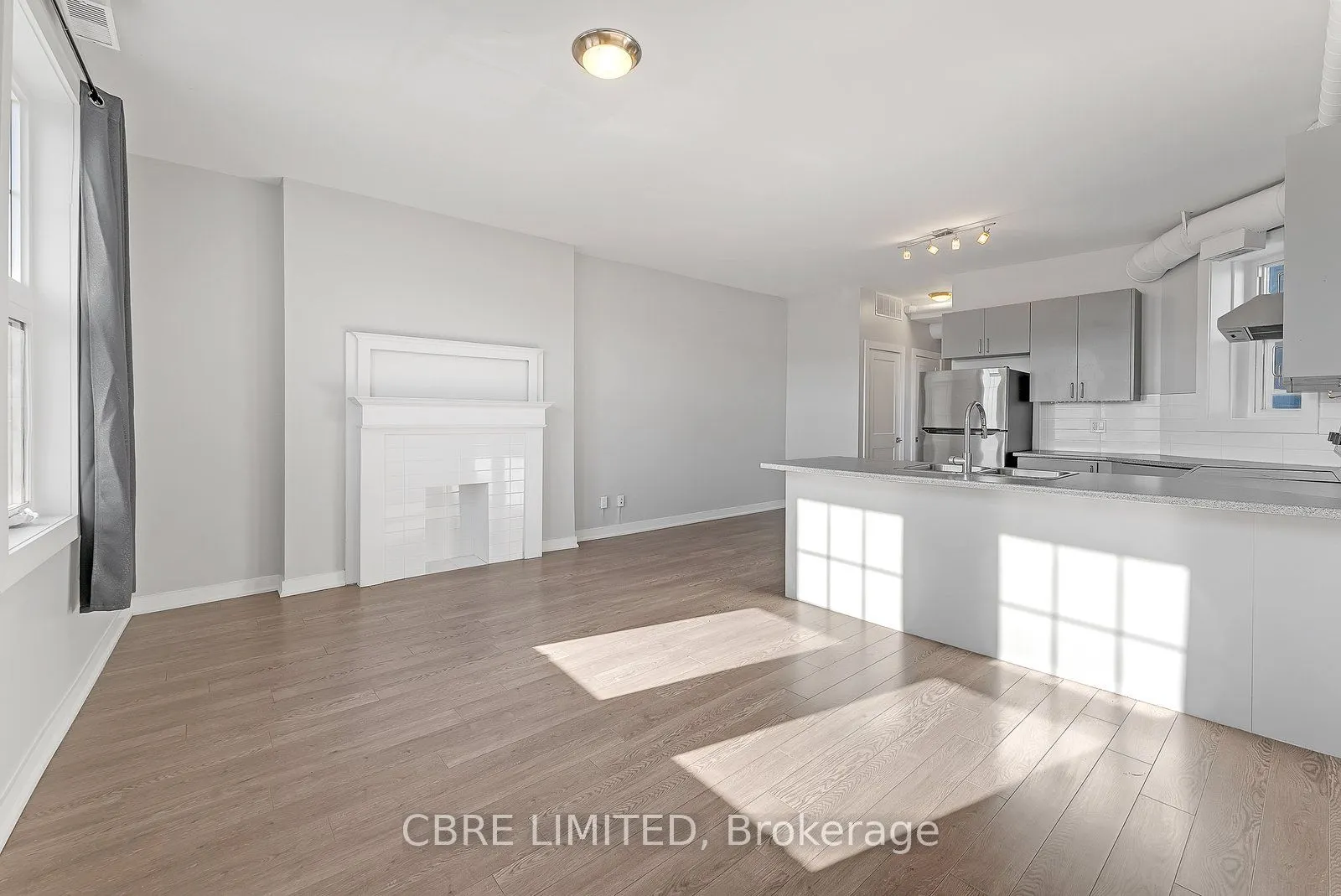 657 Barton Street E, #201