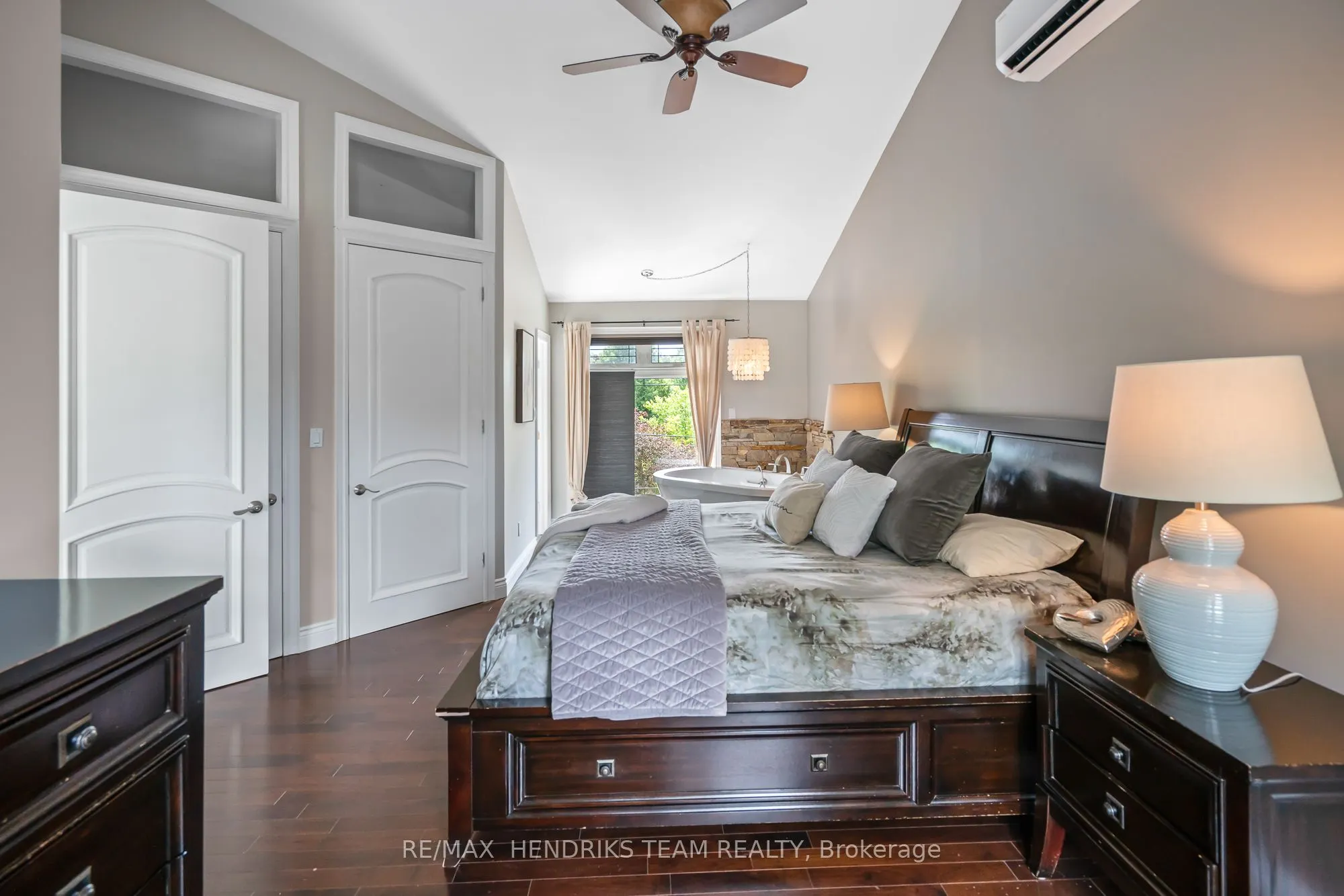 4 FRONT Street