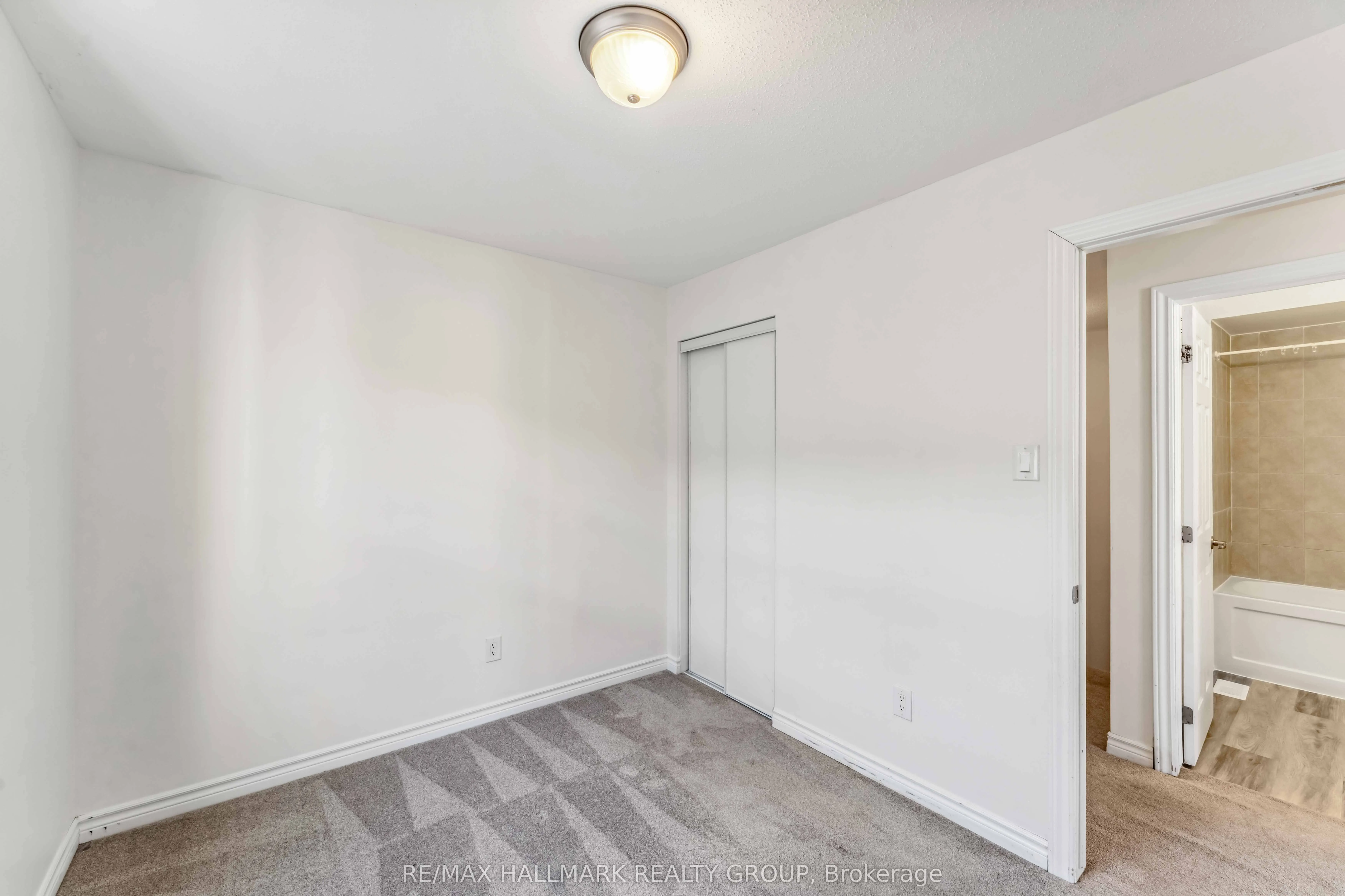 567 Roundleaf Way