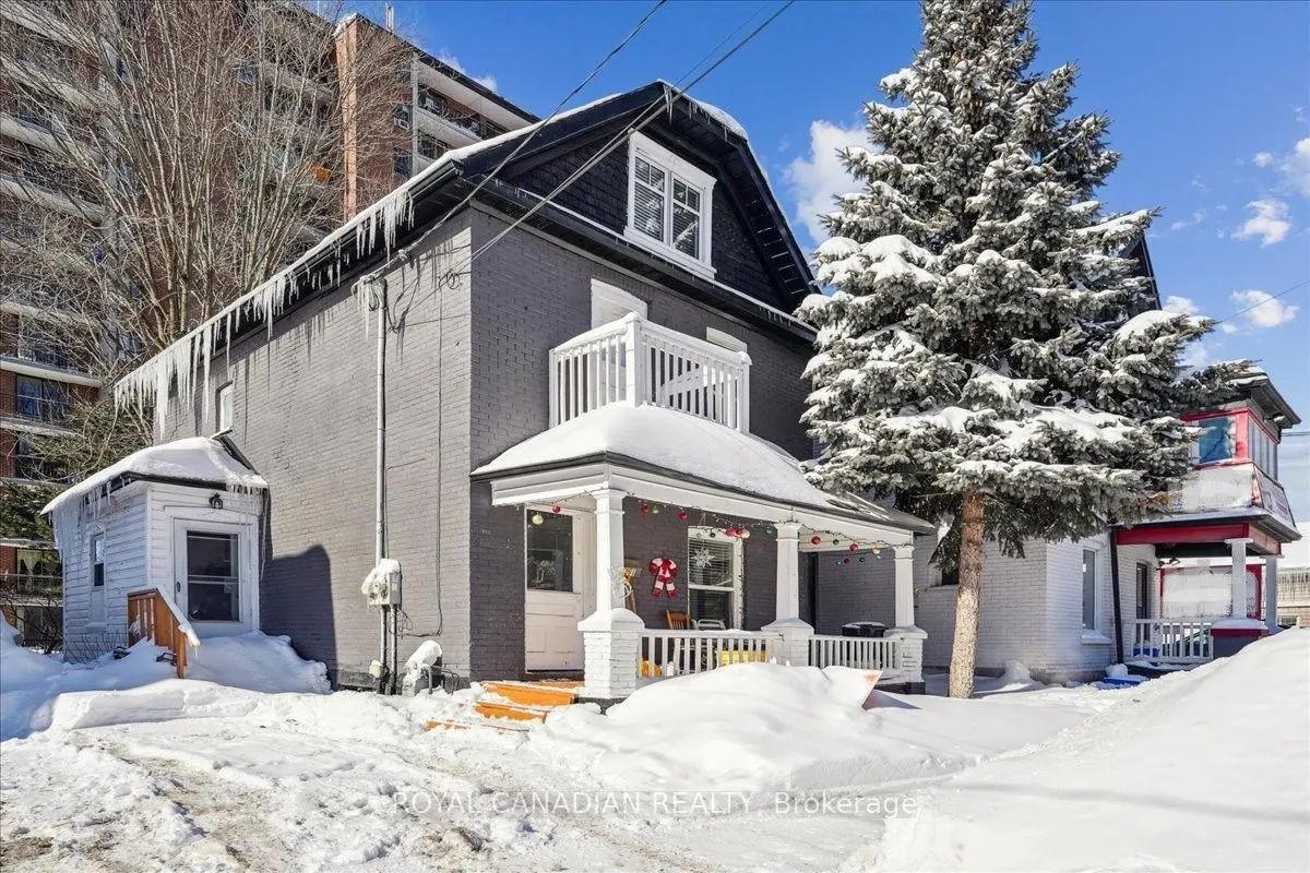 341 George Street S