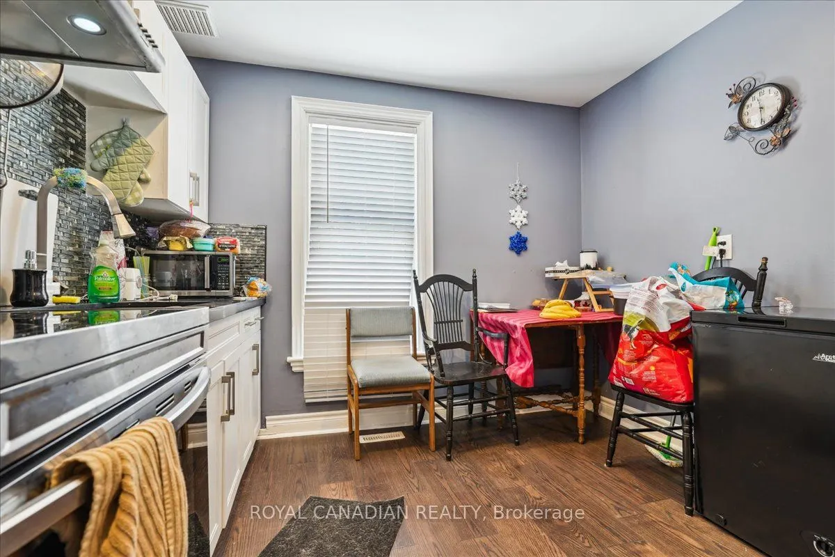 341 George Street S