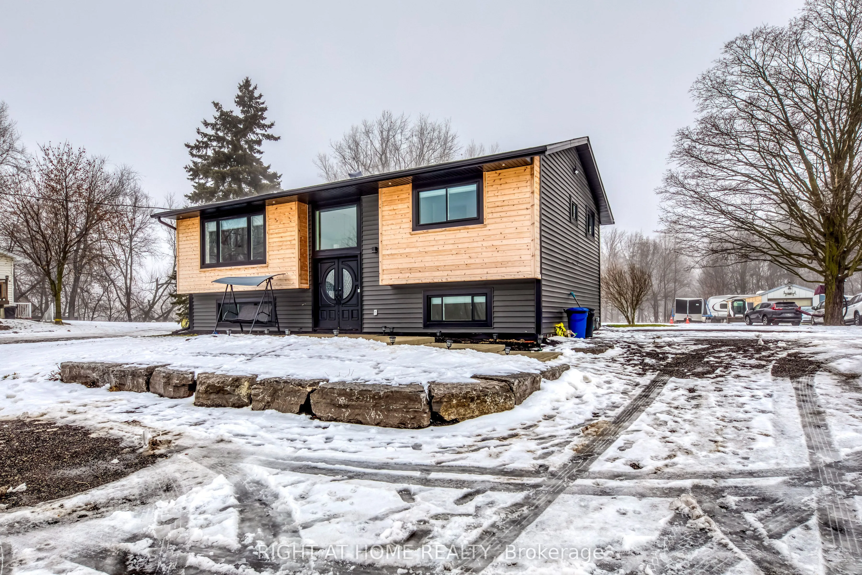146 7th Concession Road E
