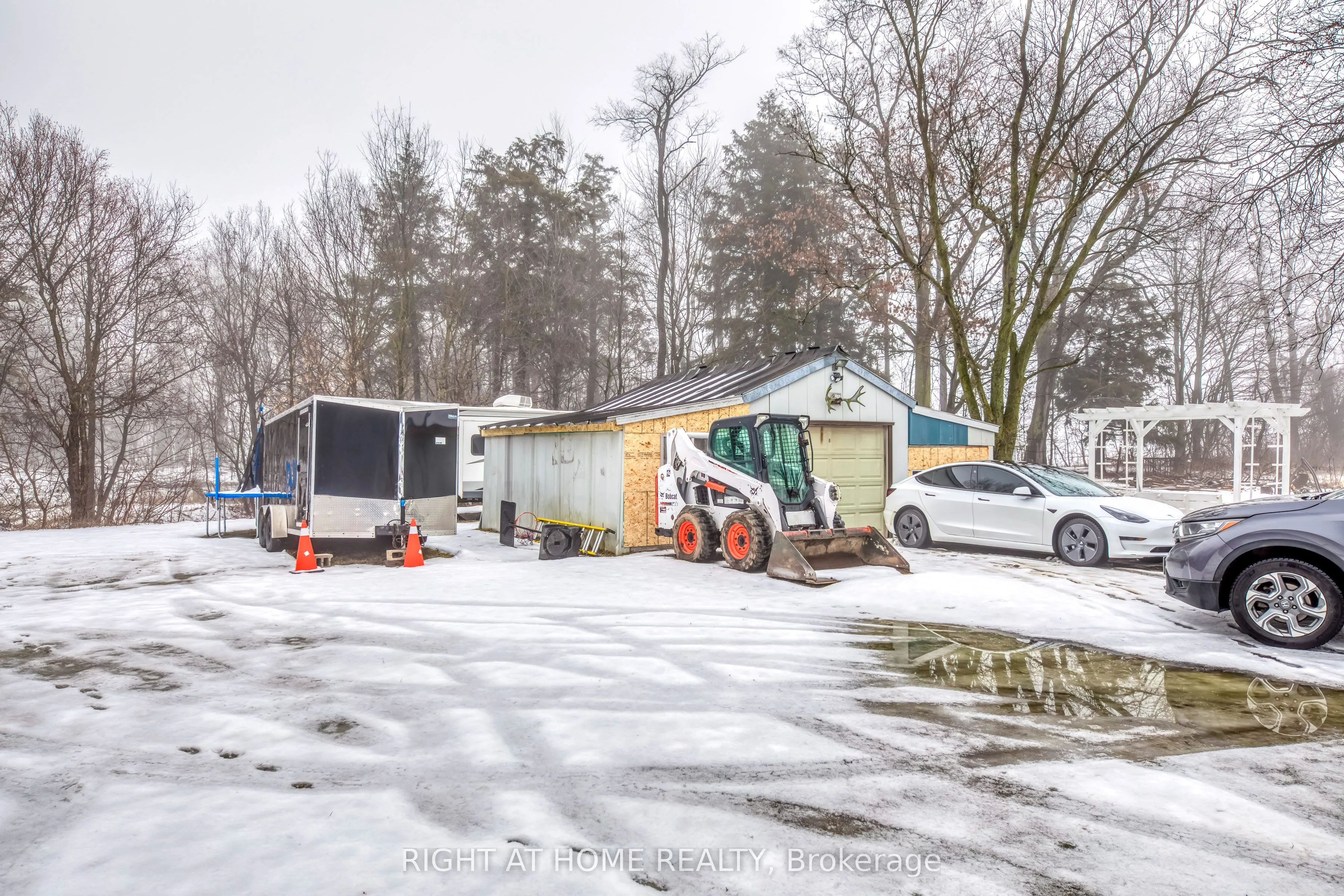 146 7th Concession Road E