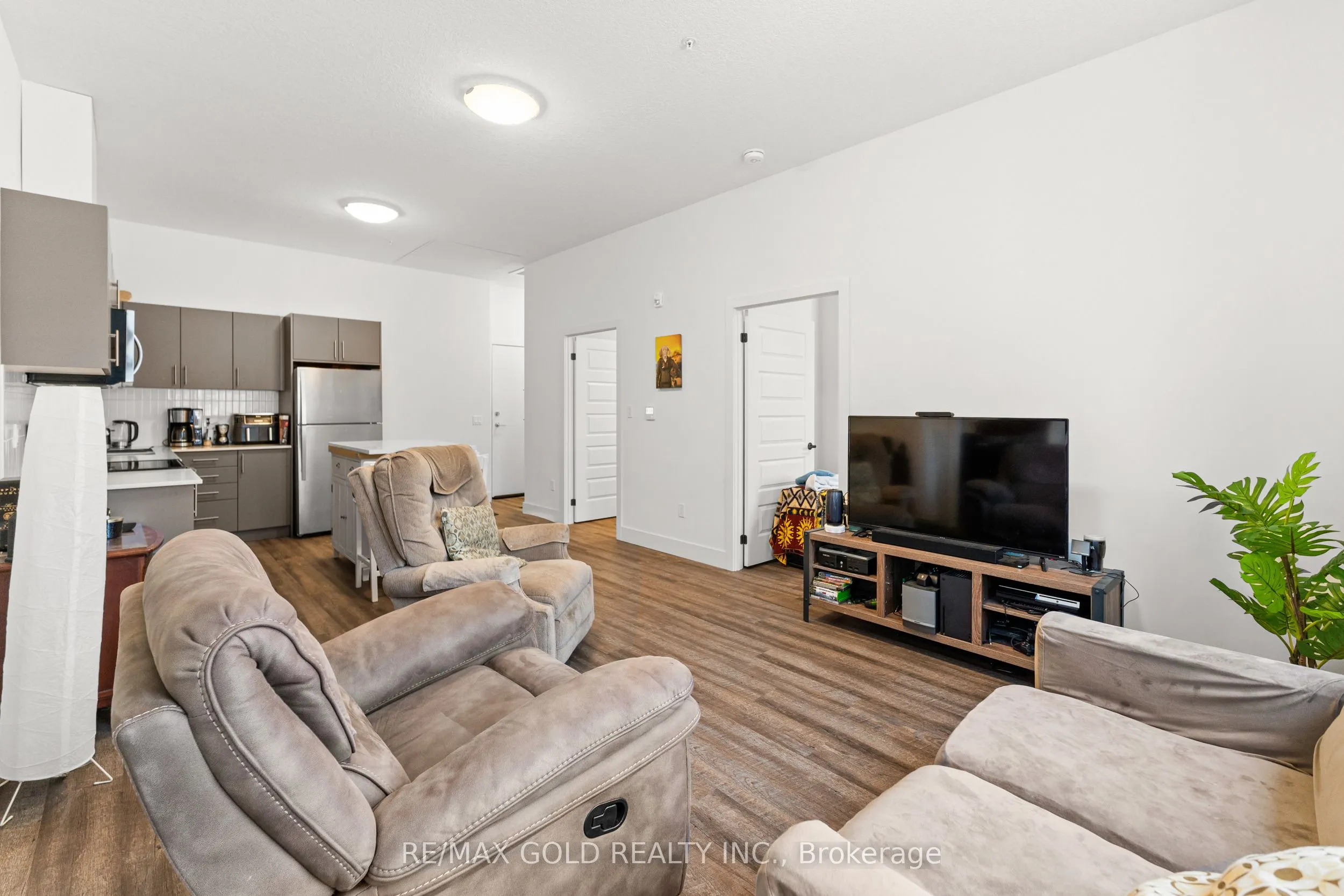 107 Roger Street, #104