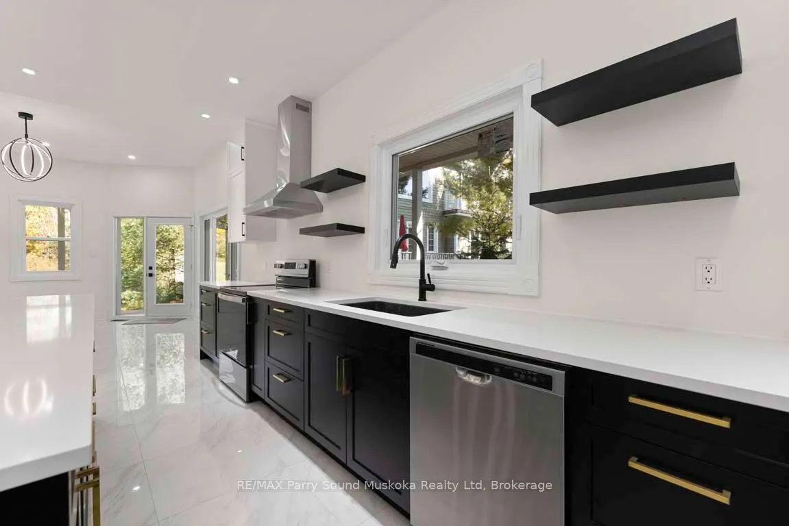 14-16 KNOWLES Crescent