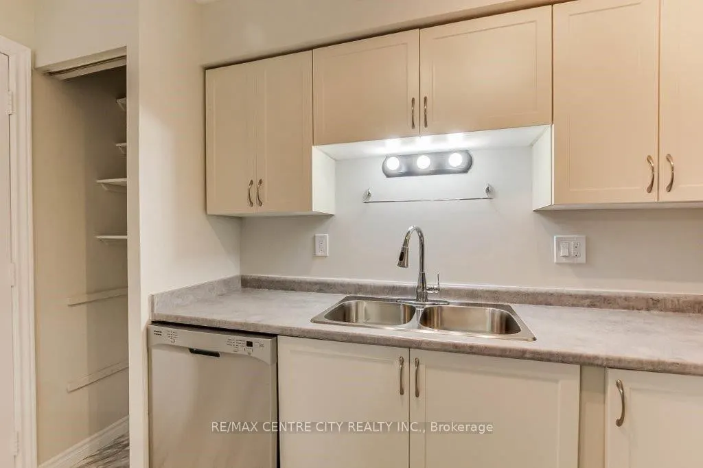 1290 Bentley Drive, #28