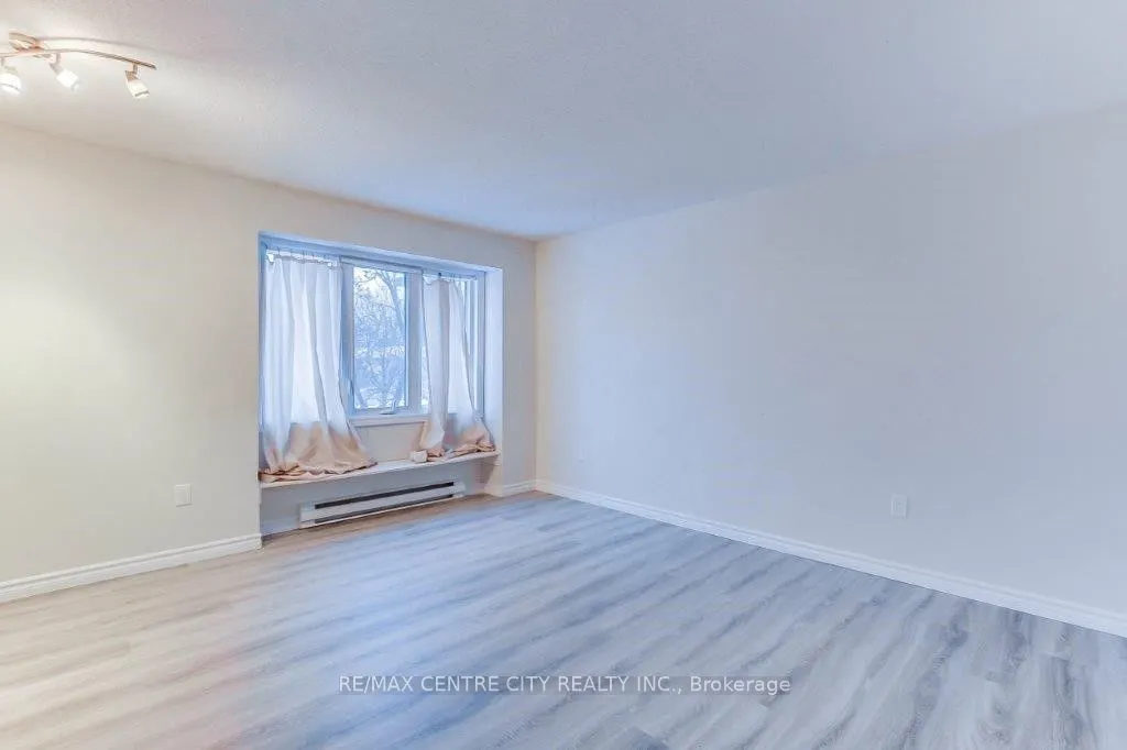 1290 Bentley Drive, #28